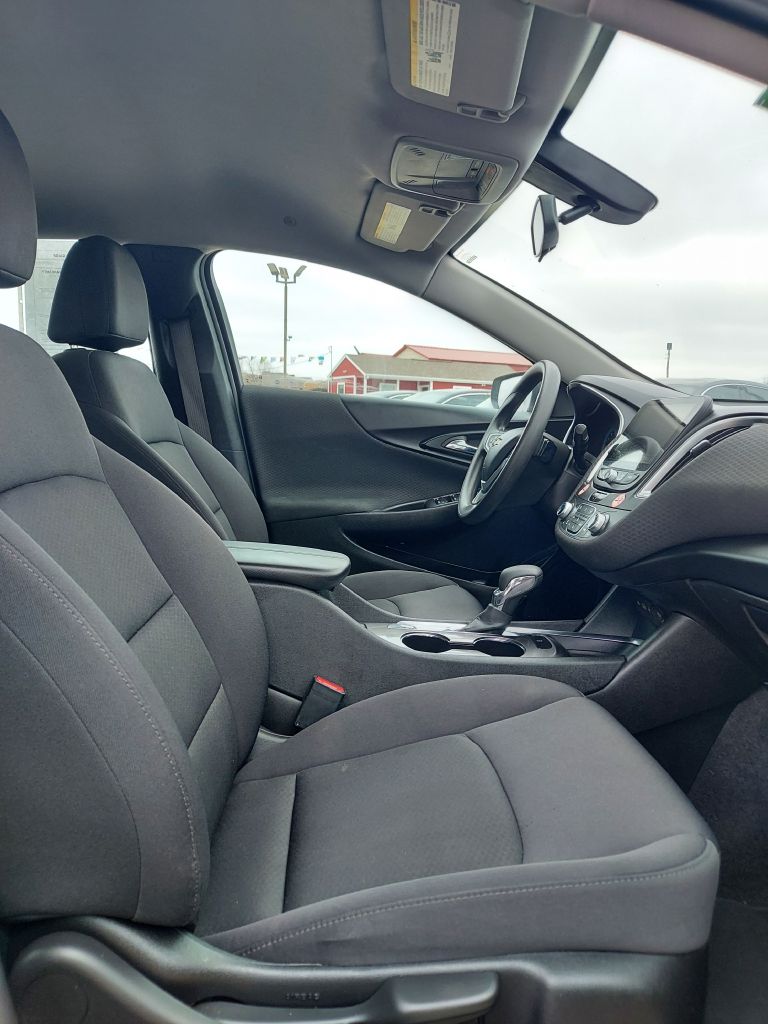 Photo 11 of this CHEVROLET MALIBU