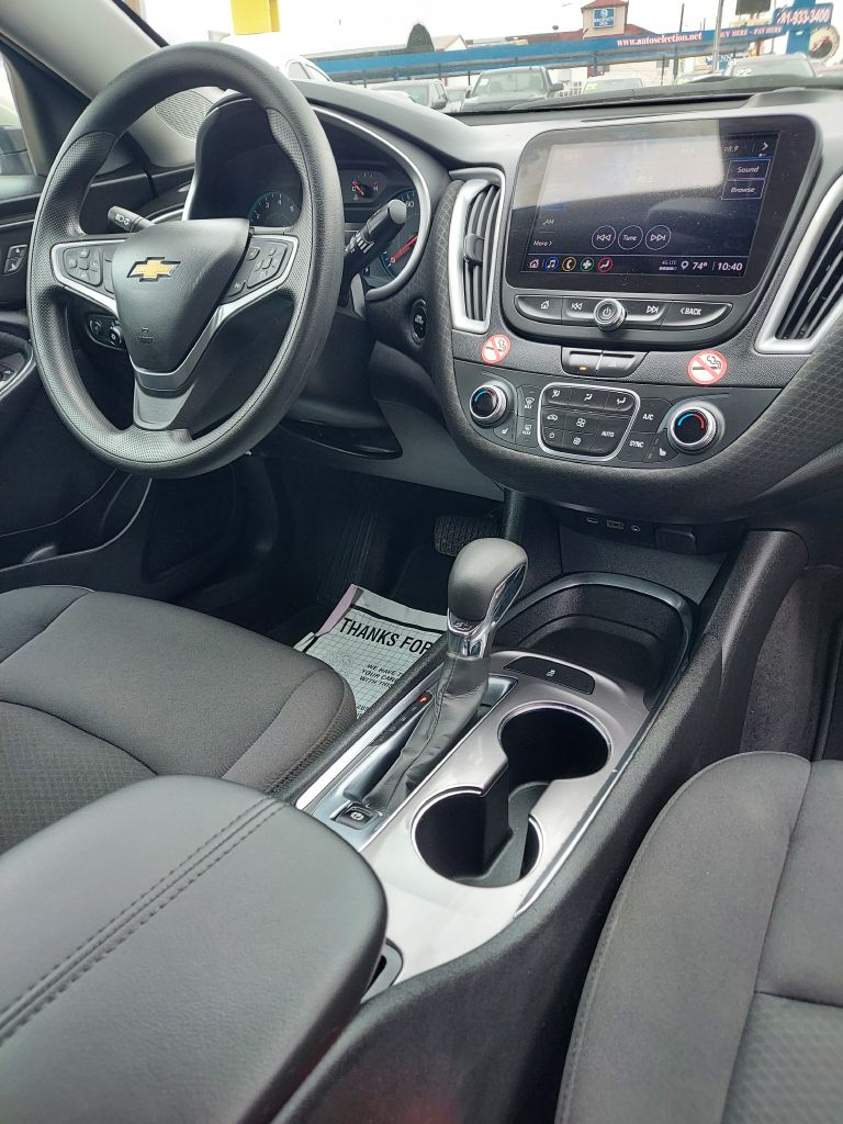Photo 13 of this CHEVROLET MALIBU