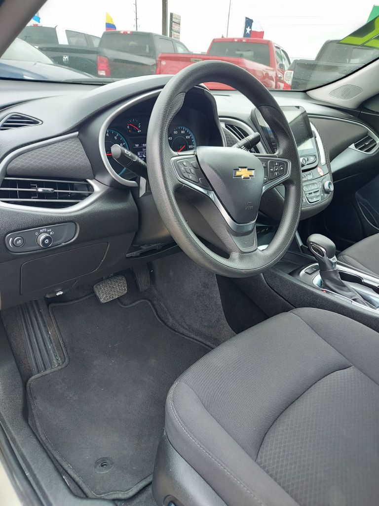 Photo 16 of this CHEVROLET MALIBU
