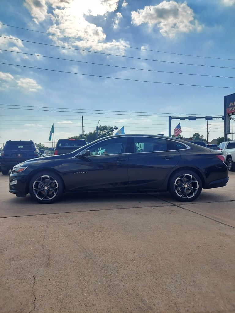 Photo 8 of this CHEVROLET MALIBU