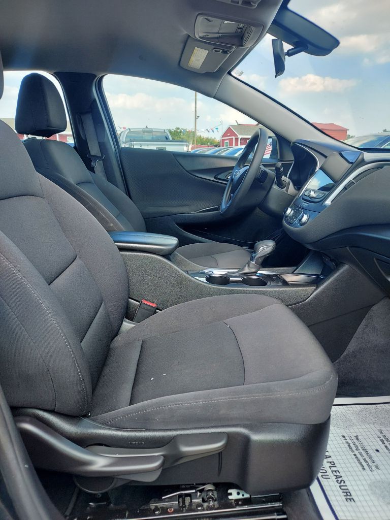 Photo 11 of this CHEVROLET MALIBU