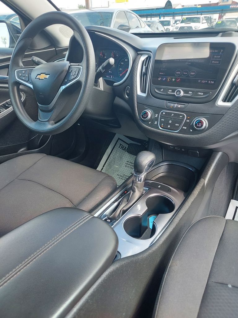 Photo 13 of this CHEVROLET MALIBU