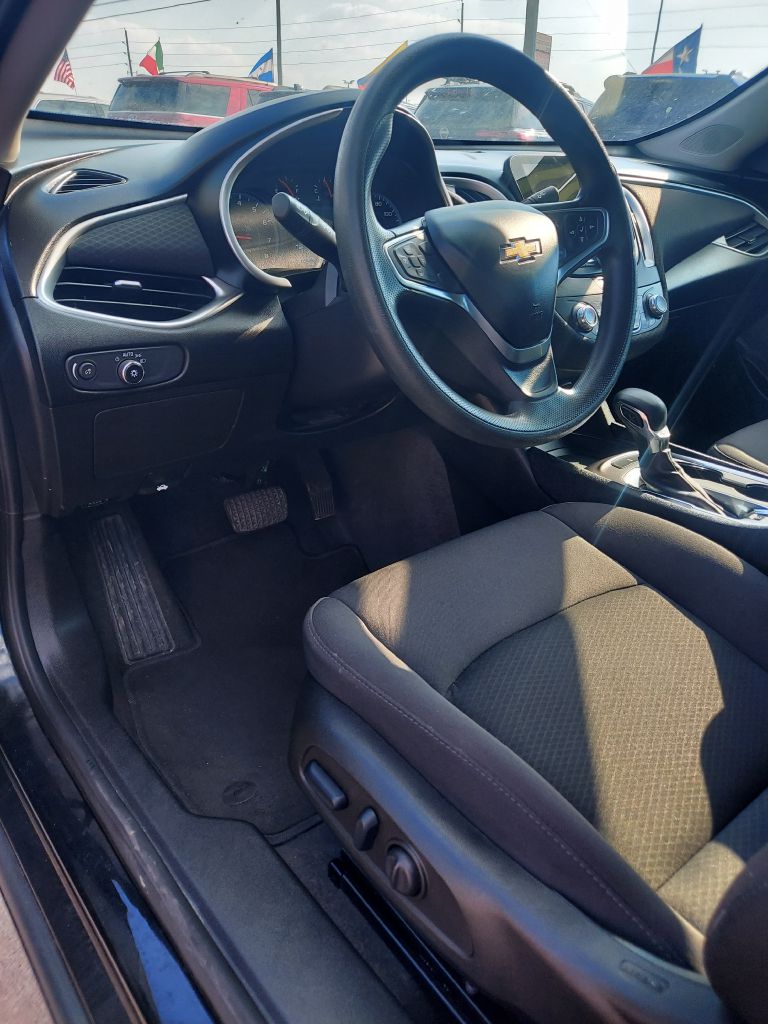 Photo 16 of this CHEVROLET MALIBU