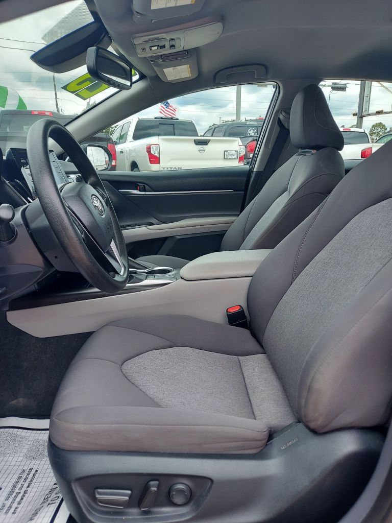 Photo 9 of this TOYOTA CAMRY