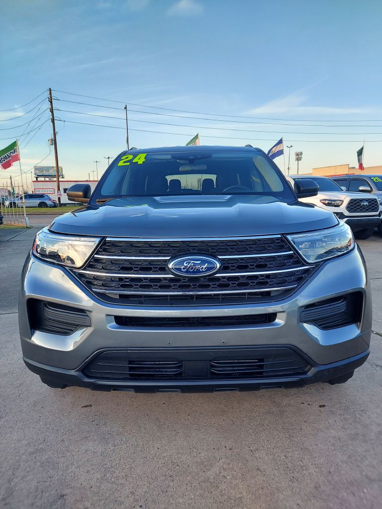 Photo 2 of this FORD EXPLORER