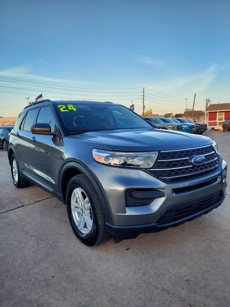Photo 3 of this FORD EXPLORER