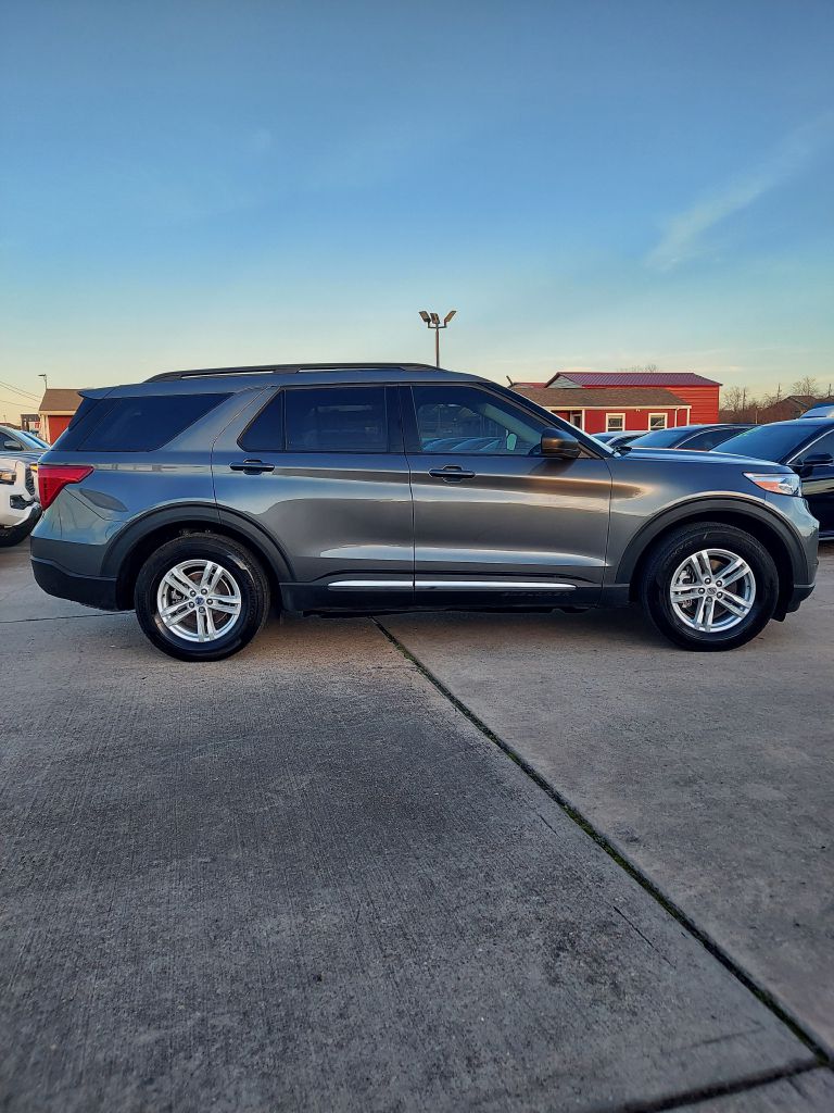 Photo 4 of this FORD EXPLORER