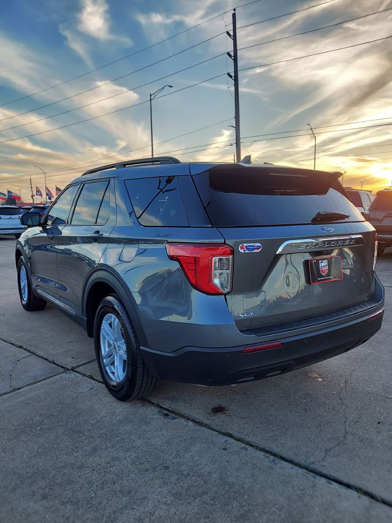Photo 7 of this FORD EXPLORER