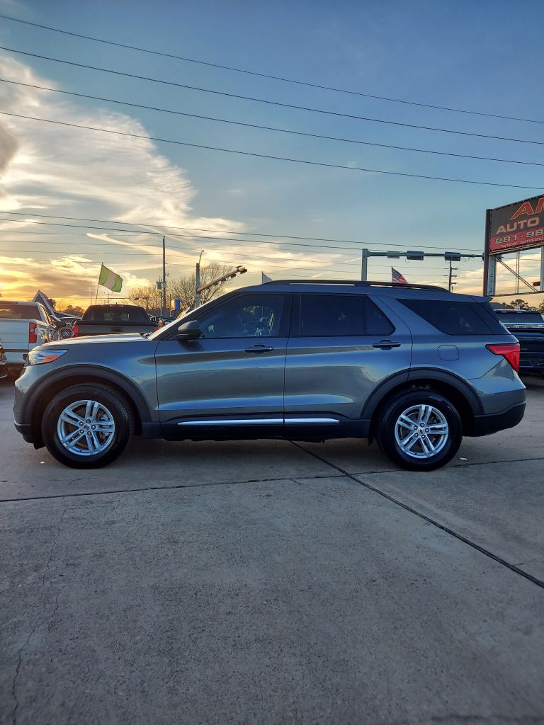 Photo 8 of this FORD EXPLORER