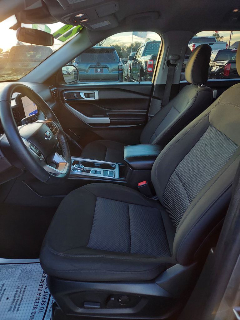 Photo 9 of this FORD EXPLORER