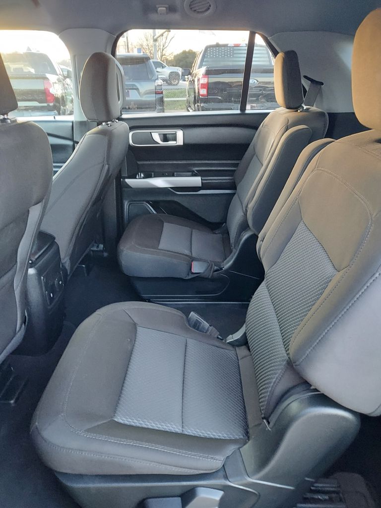 Photo 10 of this FORD EXPLORER