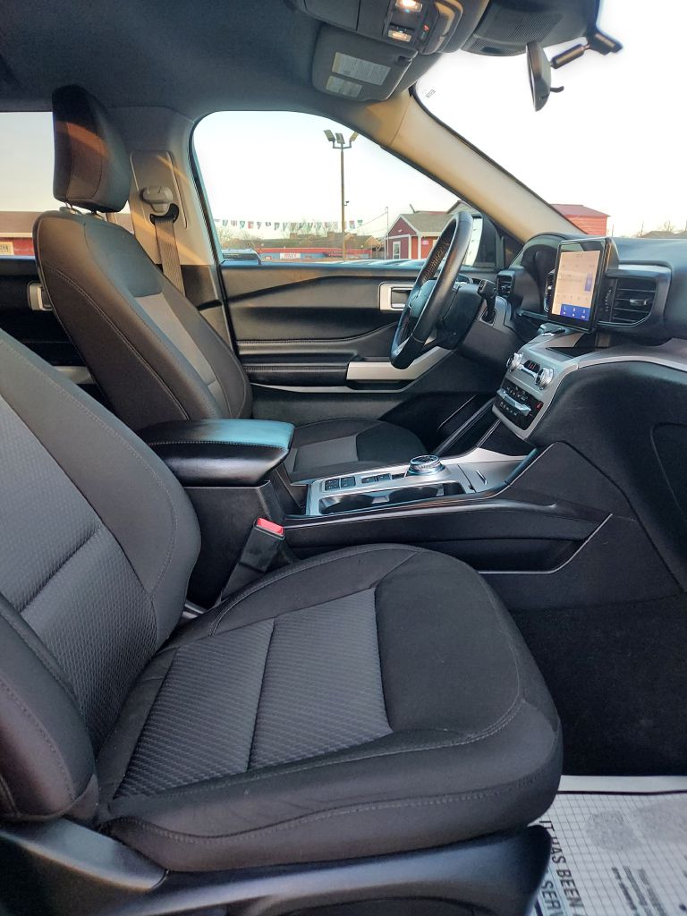 Photo 12 of this FORD EXPLORER