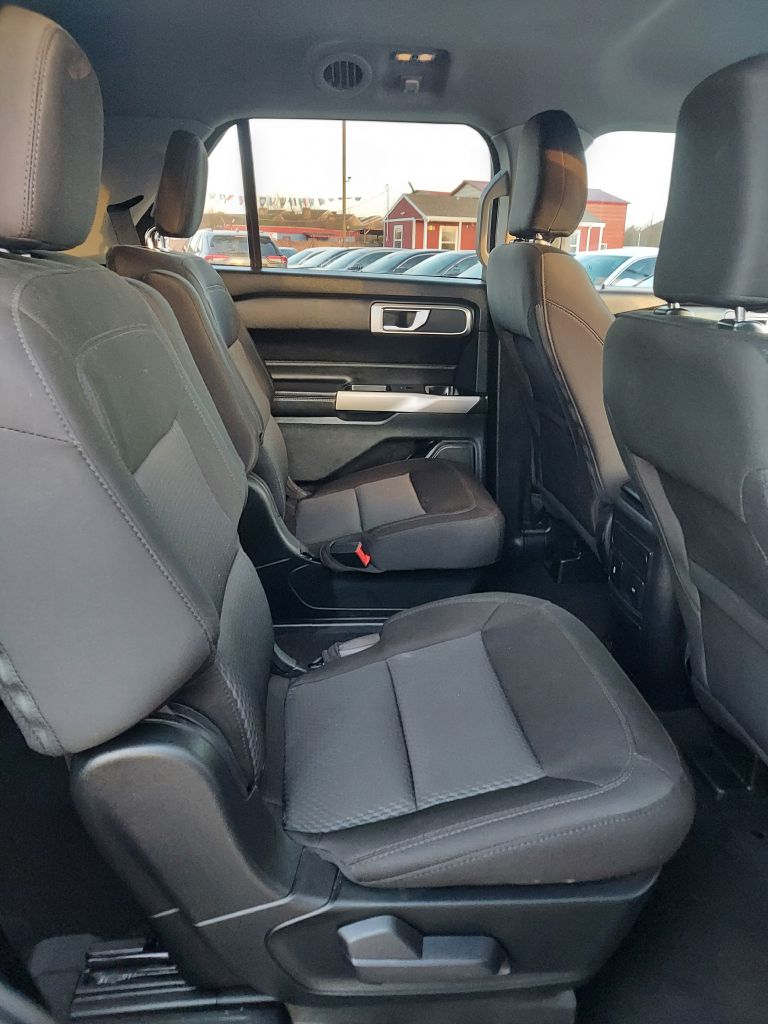 Photo 13 of this FORD EXPLORER