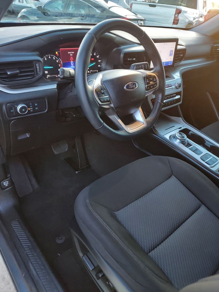 Photo 18 of this FORD EXPLORER