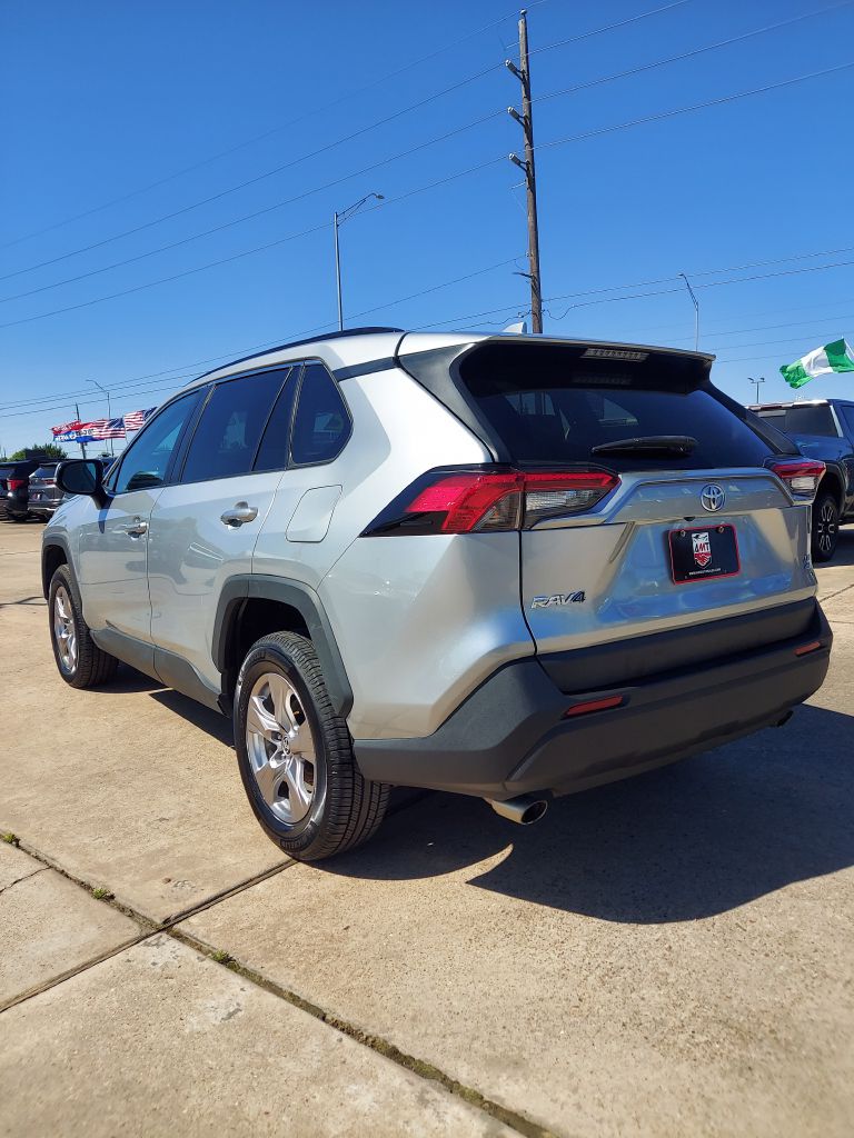 Photo 7 of this TOYOTA RAV4
