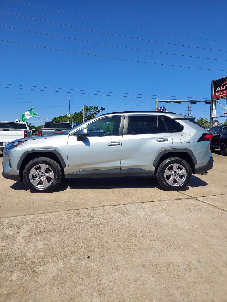 Photo 8 of this TOYOTA RAV4
