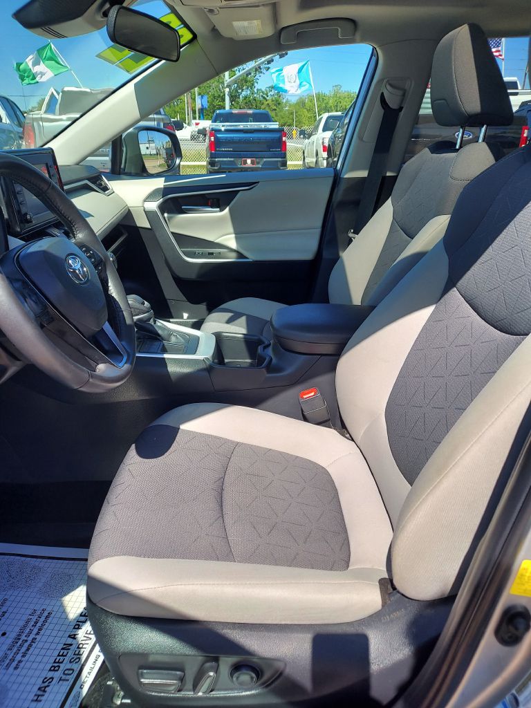 Photo 9 of this TOYOTA RAV4