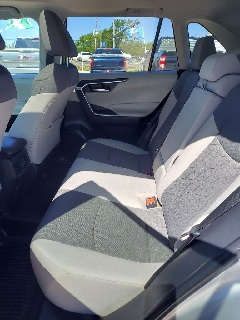 Photo 10 of this TOYOTA RAV4