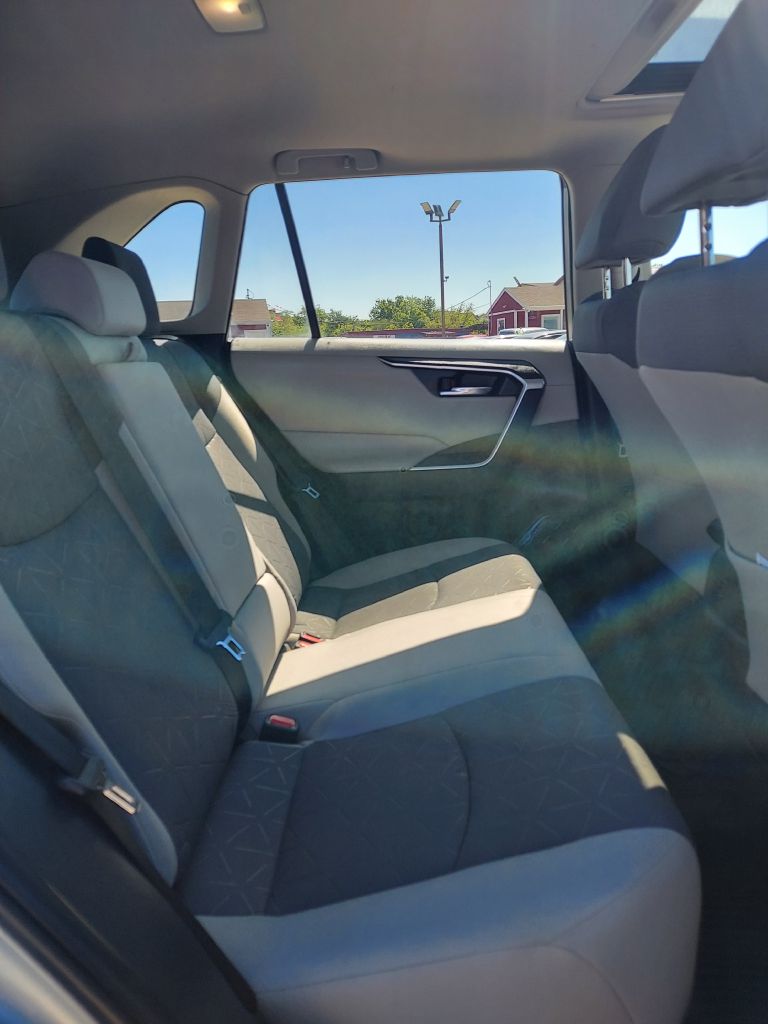 Photo 12 of this TOYOTA RAV4