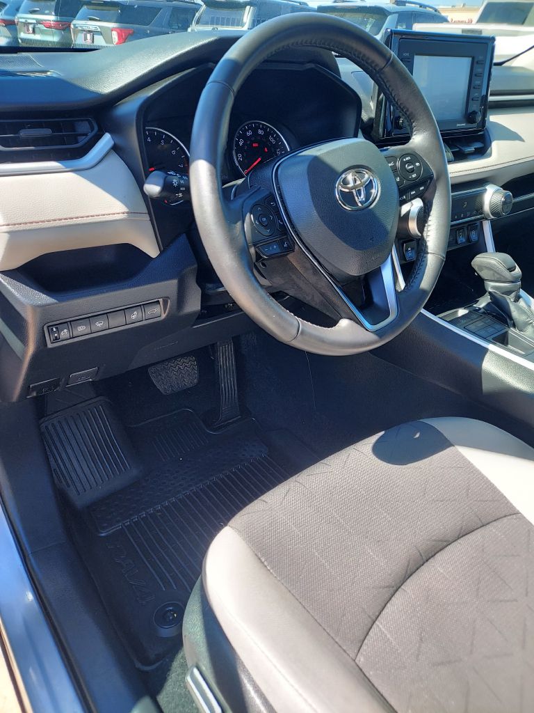 Photo 17 of this TOYOTA RAV4
