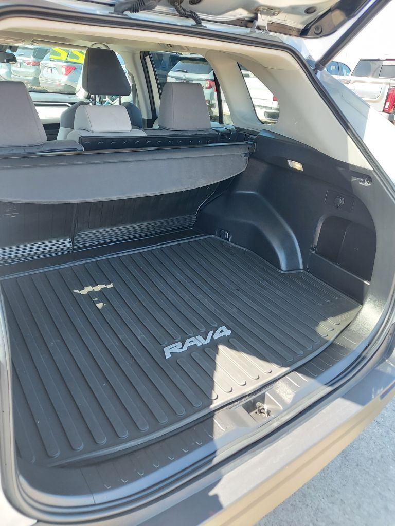 Photo 19 of this TOYOTA RAV4