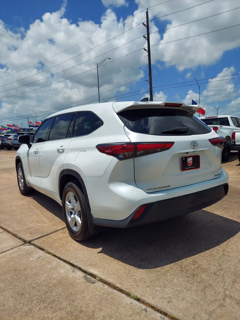Photo 7 of this TOYOTA HIGHLANDER