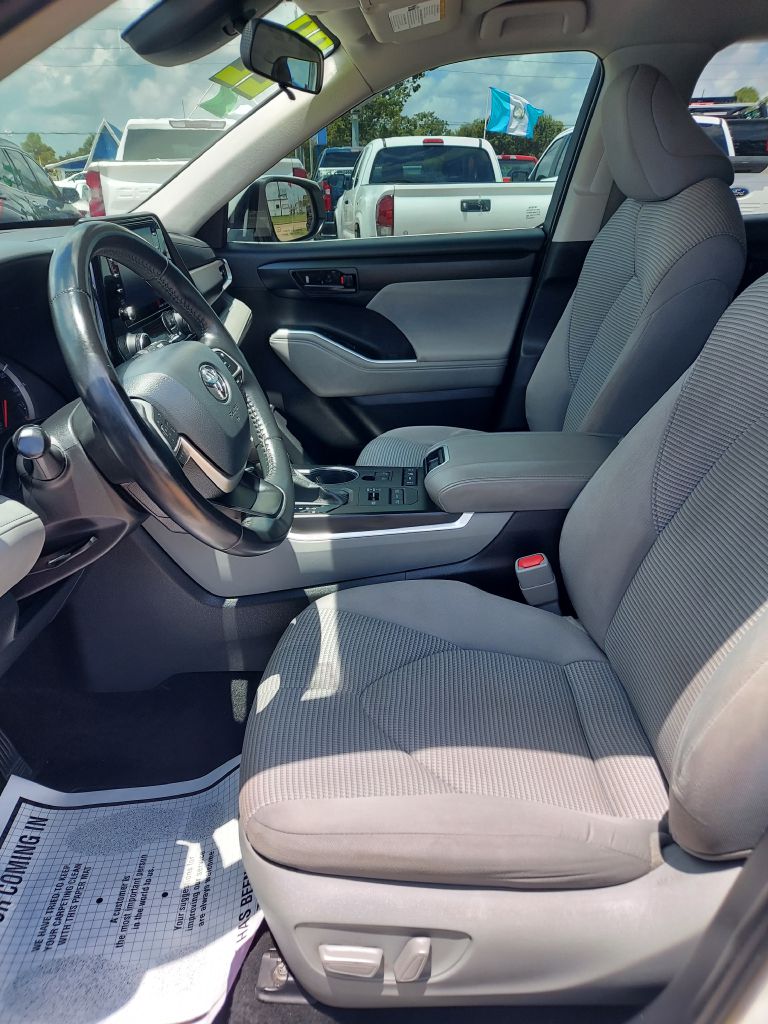 Photo 9 of this TOYOTA HIGHLANDER