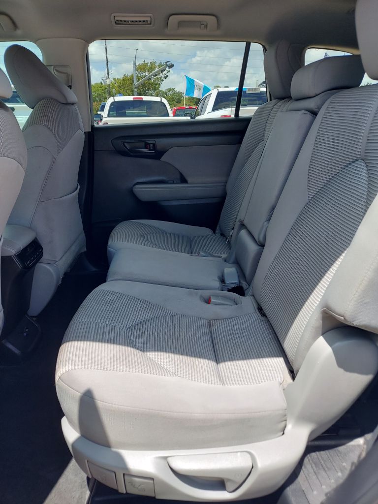 Photo 10 of this TOYOTA HIGHLANDER
