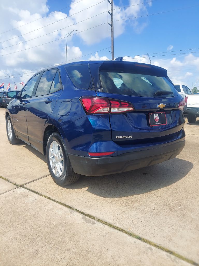 Photo 7 of this CHEVROLET EQUINOX
