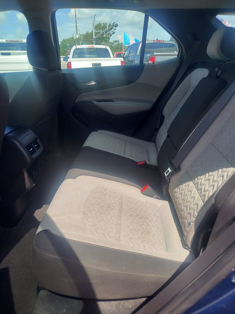 Photo 10 of this CHEVROLET EQUINOX