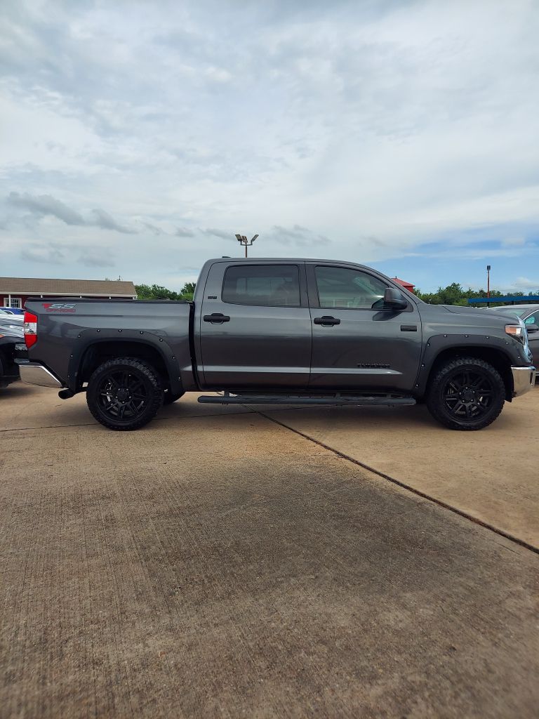 Photo 4 of this TOYOTA TUNDRA
