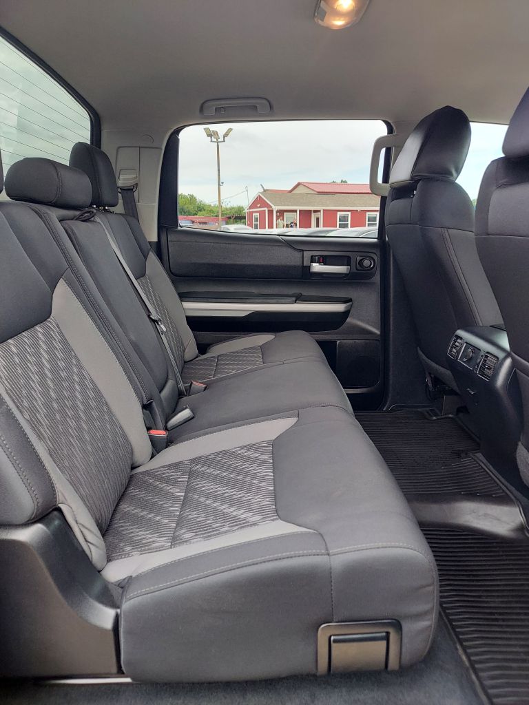 Photo 12 of this TOYOTA TUNDRA