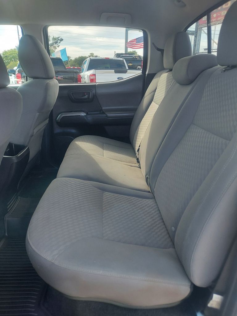 Photo 10 of this TOYOTA TACOMA