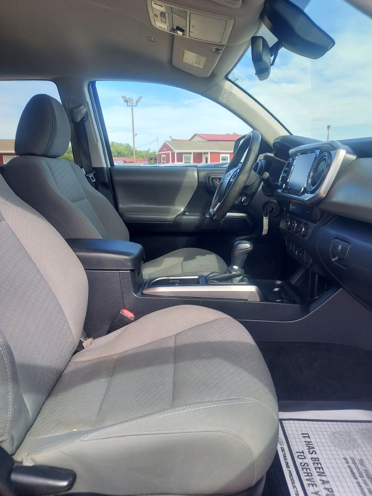 Photo 11 of this TOYOTA TACOMA