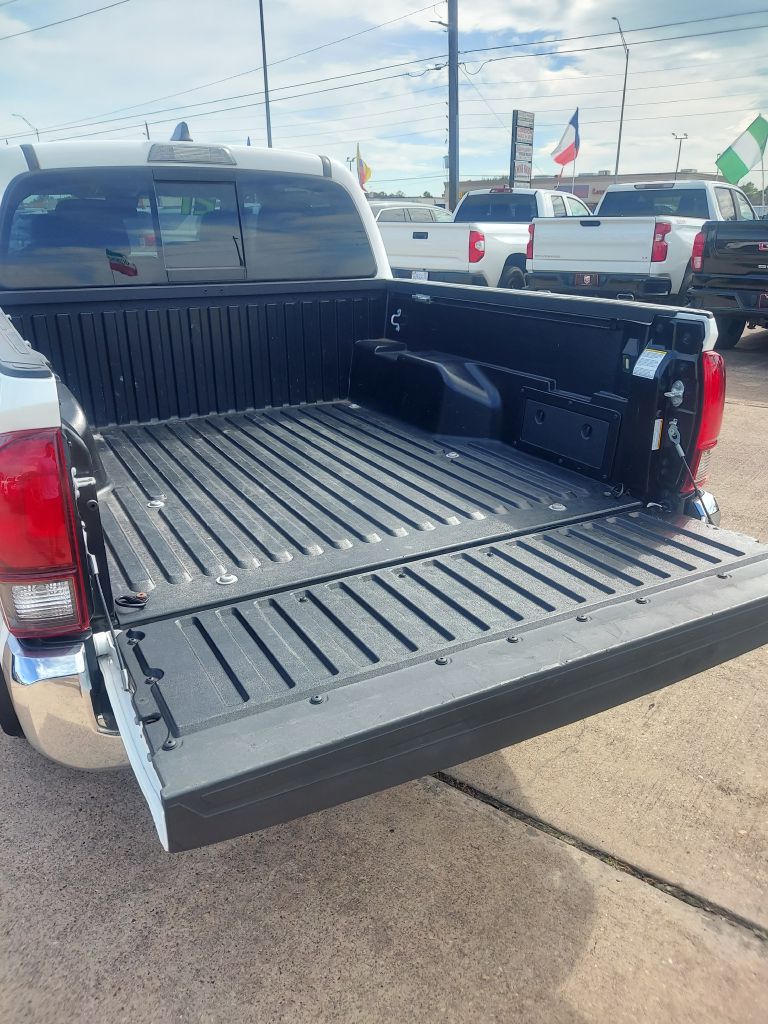 Photo 18 of this TOYOTA TACOMA