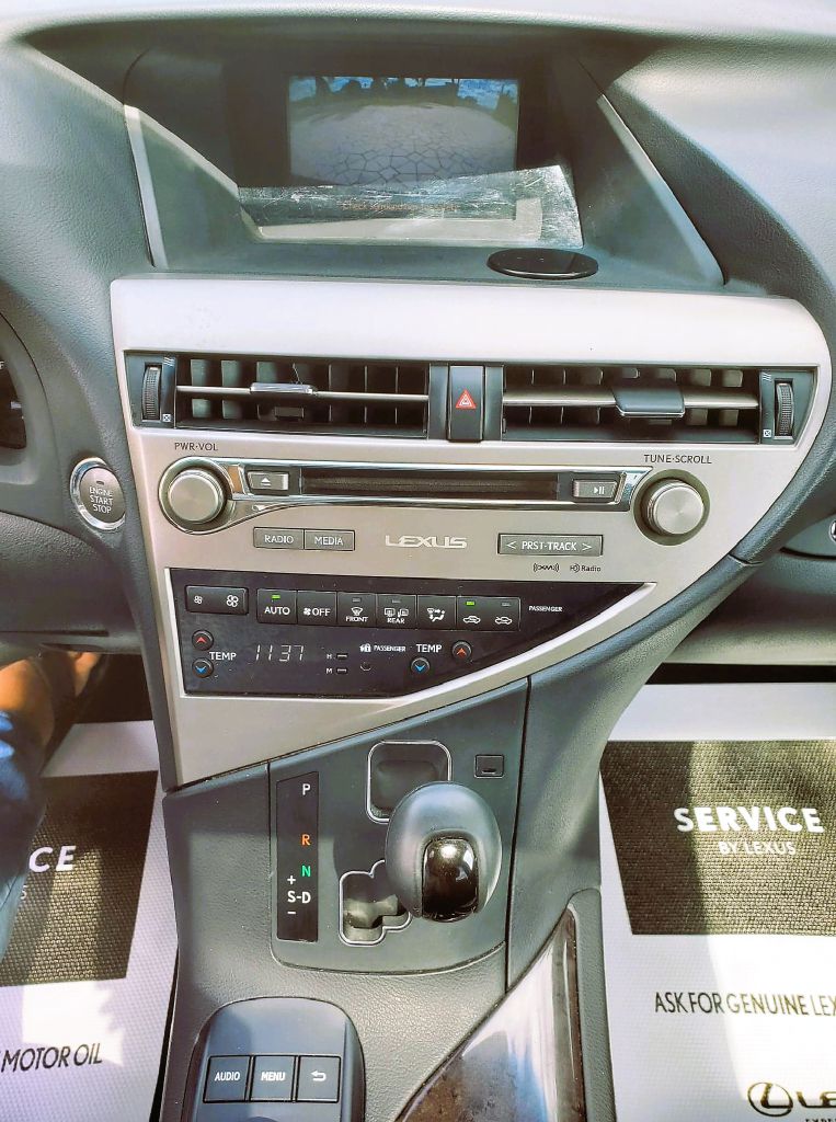 Photo 10 of this LEXUS RX