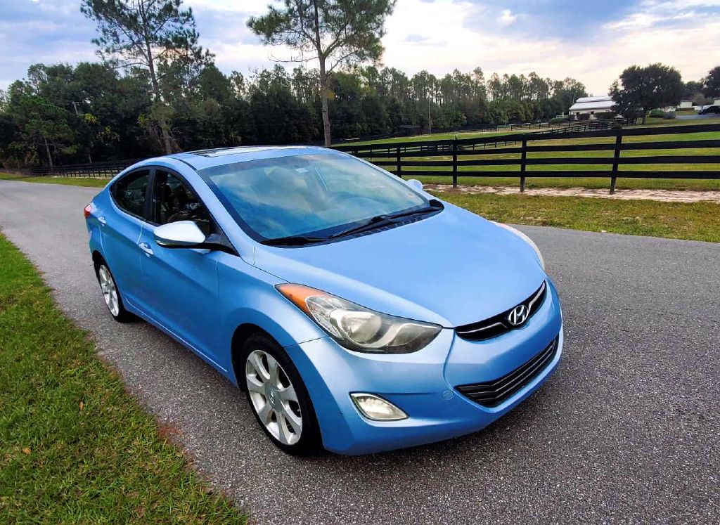Photo 7 of this HYUNDAI ELANTRA
