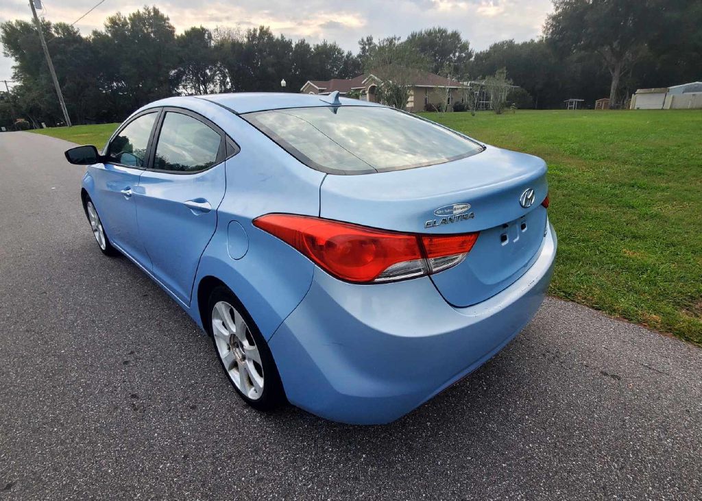 Photo 12 of this HYUNDAI ELANTRA