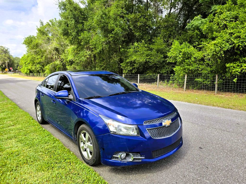 Photo 2 of this CHEVROLET CRUZE