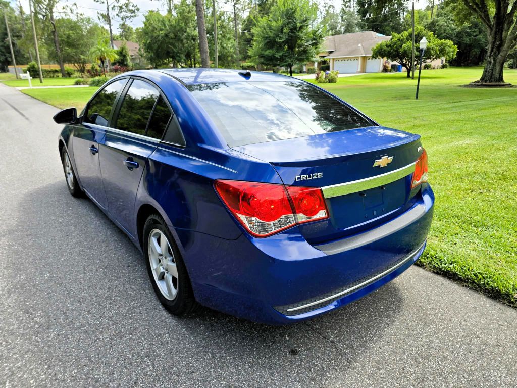 Photo 4 of this CHEVROLET CRUZE