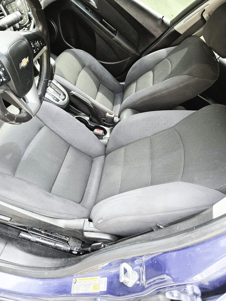 Photo 5 of this CHEVROLET CRUZE
