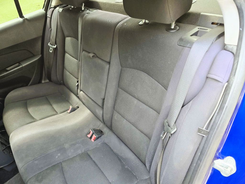 Photo 6 of this CHEVROLET CRUZE