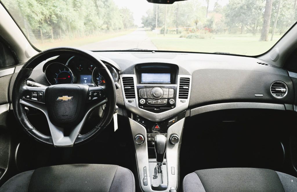 Photo 8 of this CHEVROLET CRUZE