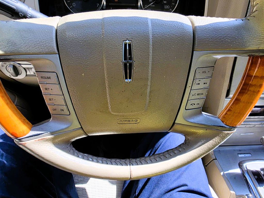 Photo 7 of this LINCOLN MKZ