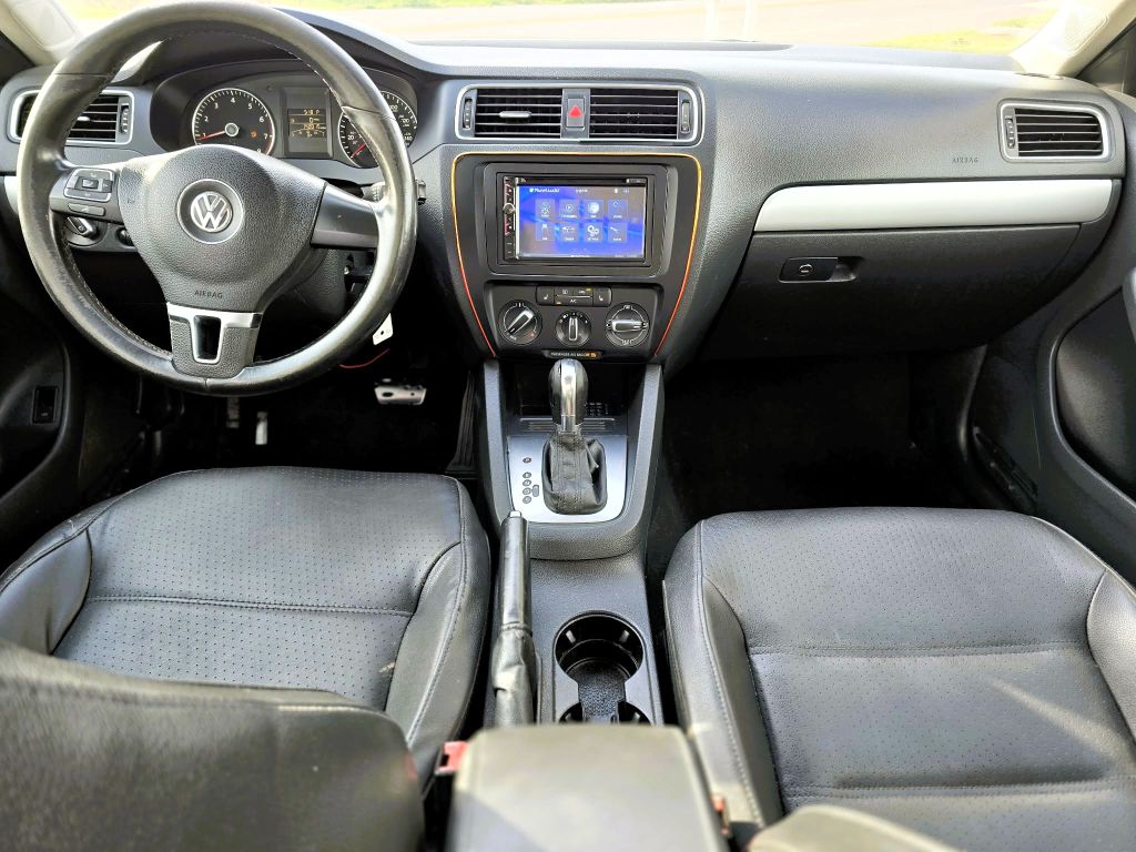 Photo 5 of this VOLKSWAGEN JETTA