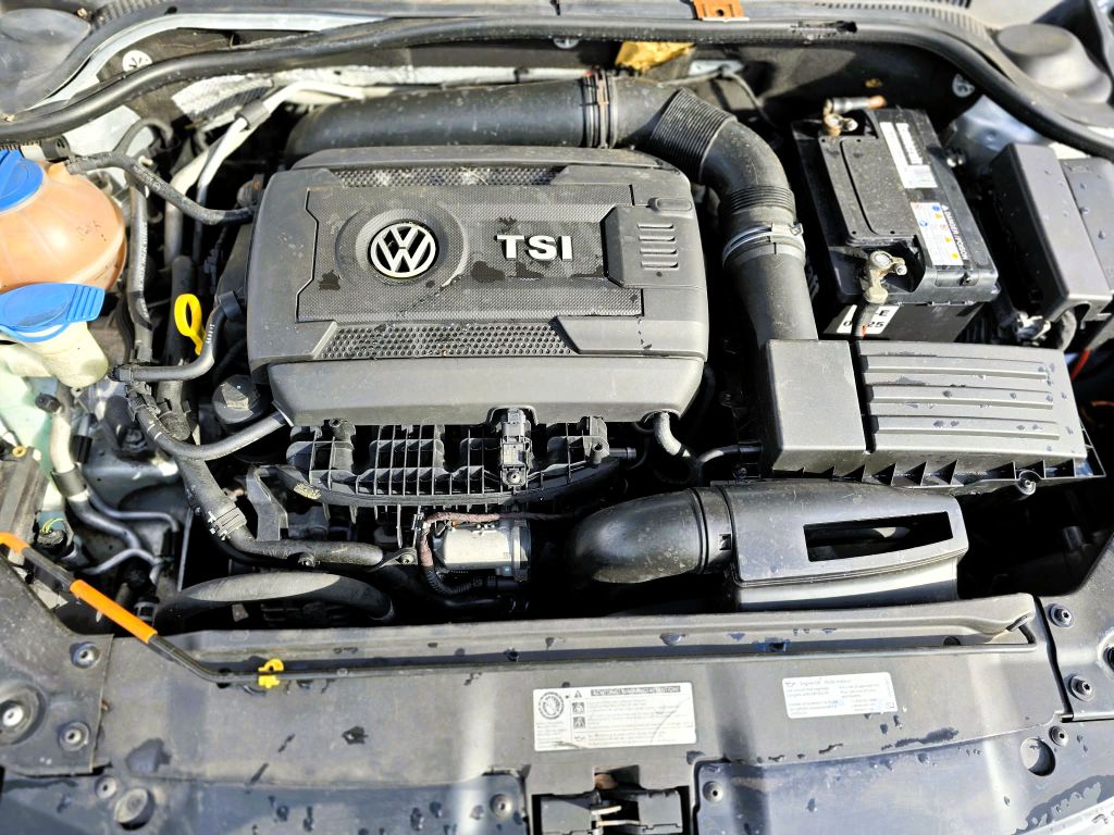 Photo 8 of this VOLKSWAGEN JETTA