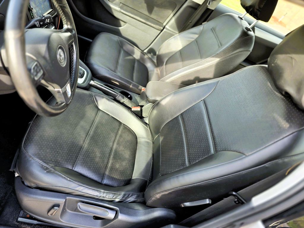 Photo 11 of this VOLKSWAGEN JETTA