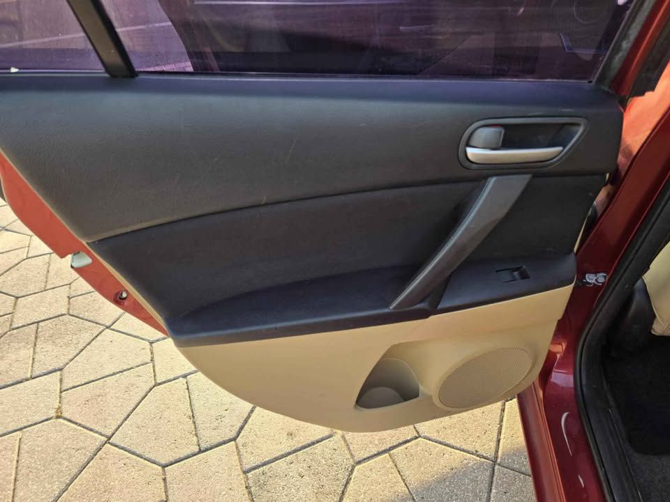 Photo 6 of this MAZDA 3