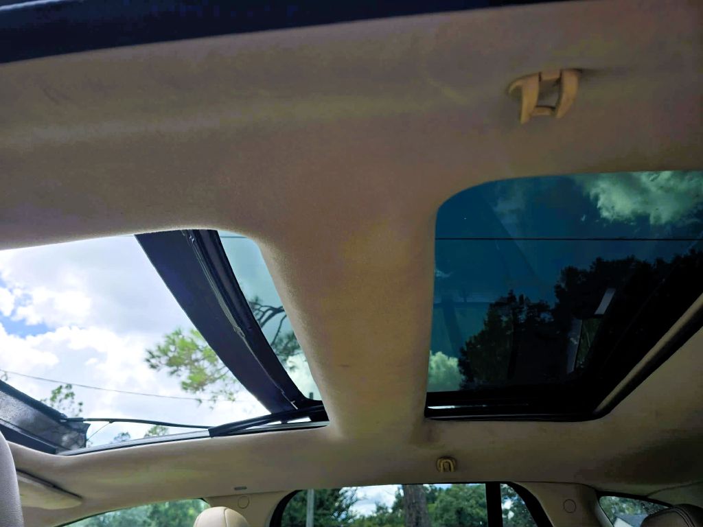 Photo 7 of this FORD EDGE