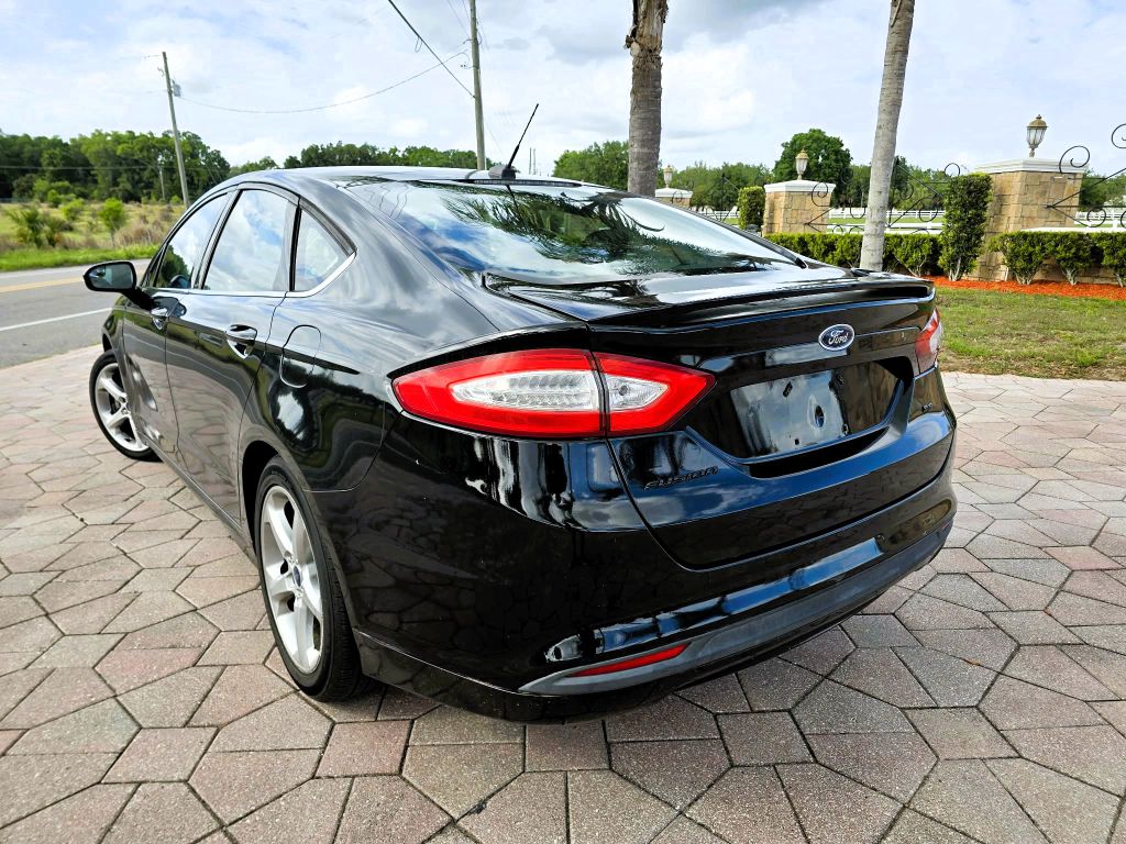 Photo 4 of this FORD FUSION